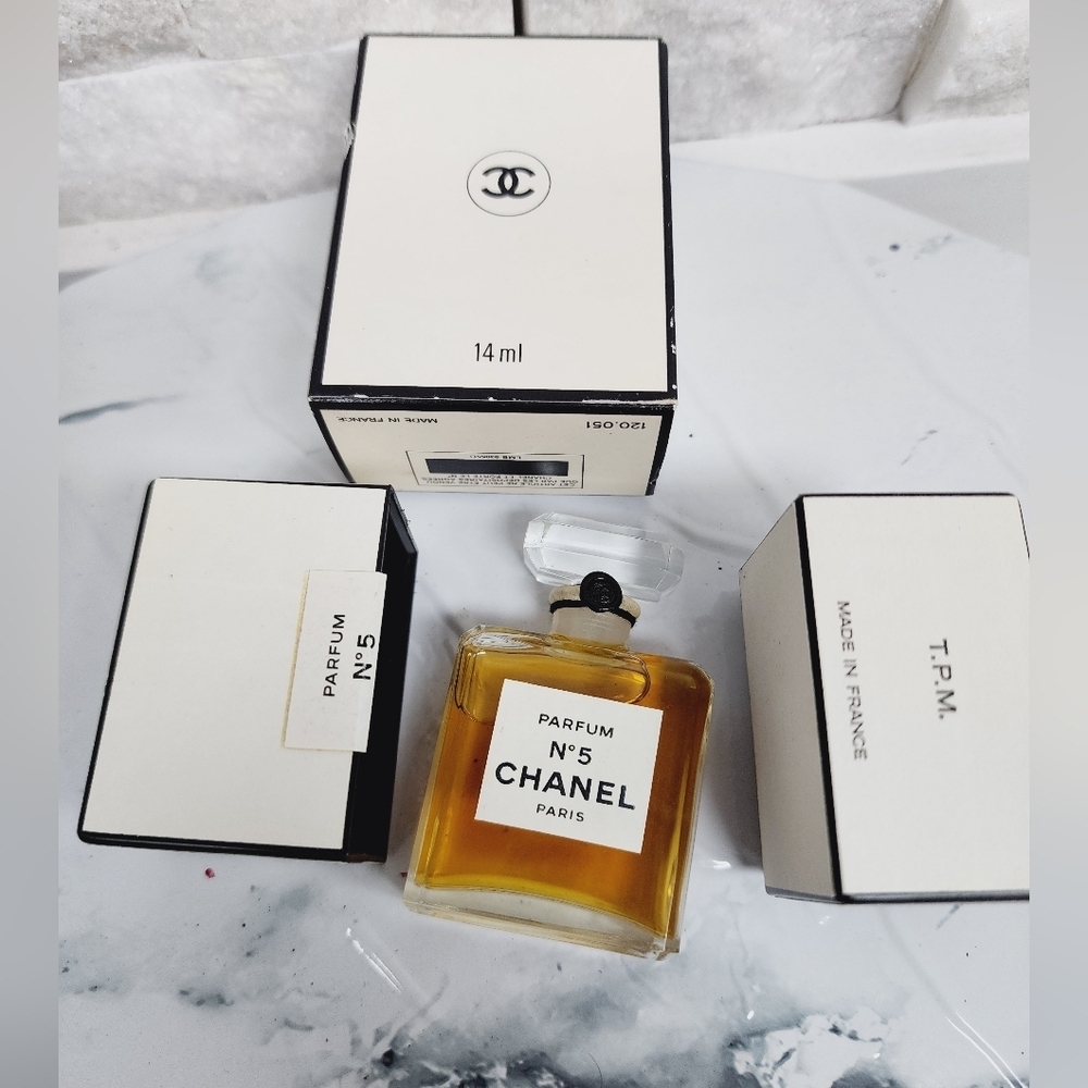 Authentic set chanel,wallets, parfum soap,lipstick and blush - Picture 3 of 12